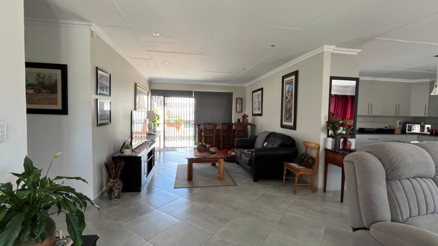 2 Bedroom Property for Sale in Reebok Western Cape